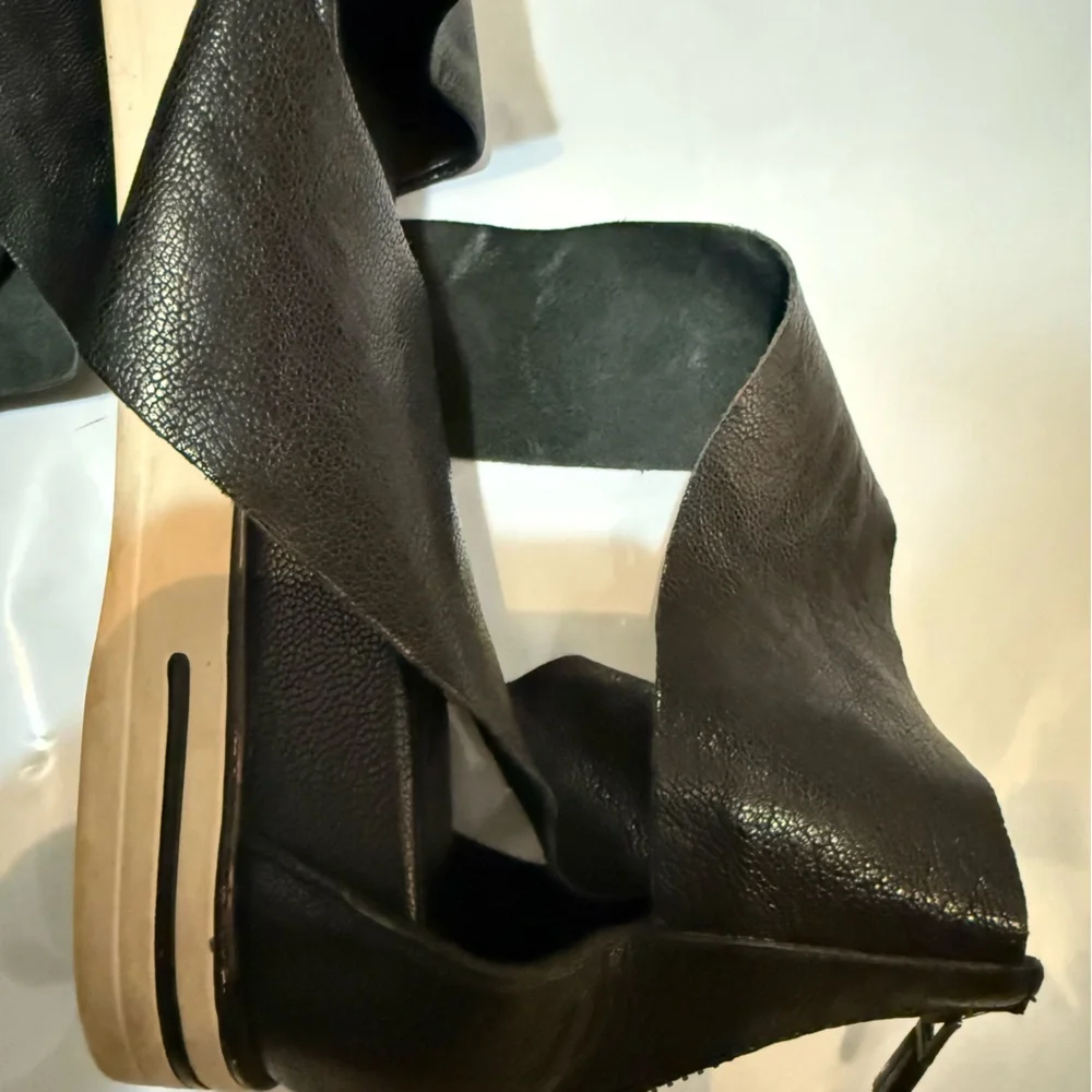 Eileen Fisher Black Soft Leather Sports Sandals 8